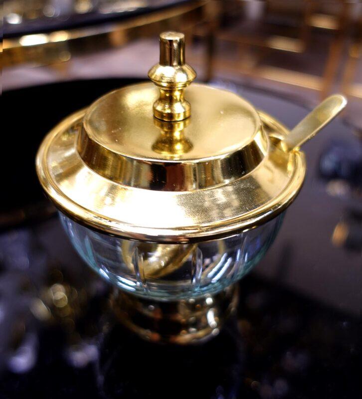 CUKIERNICZKA z łyżeczką szklana ze złota pokrywką glamour3