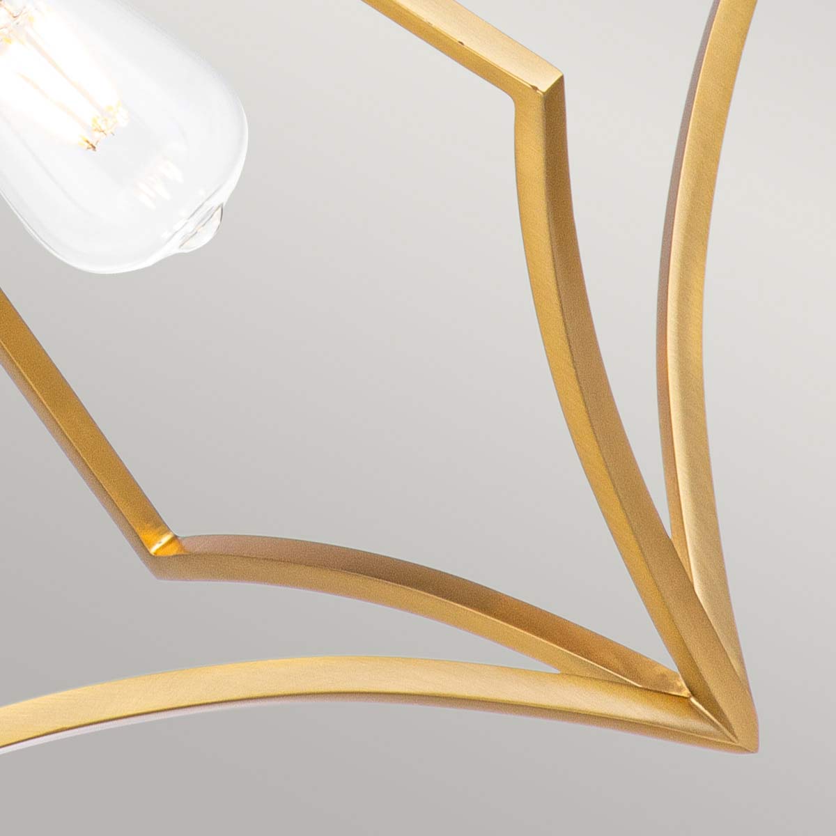 srednia-lampa-wiszaca-nico-1-zrodlo-swiatla-zlota-nowoczesna-oryginalna