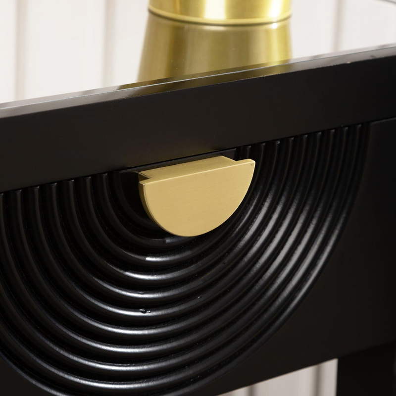 stolik-pomocniczy-maly-czarny-szuflada-styl-glamour-z-boku-zloty-uchwyt