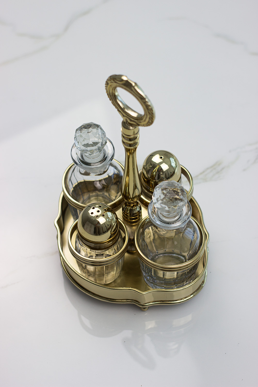 przyprawnik-z-niklu-zloty-zestaw-pojemnikow-na-stol-klasyczny-styl-szklane-pojemniki-solniczka-pieprzniczka-2