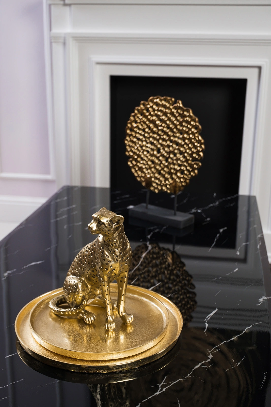 STOLIK-KAWOWY-CASTILLO-prostokatny-na-zlotym-blyszczacym-stelazu-czarny-blat-imitujacy-marmur-nowoczesny-styl-wyjatkowy